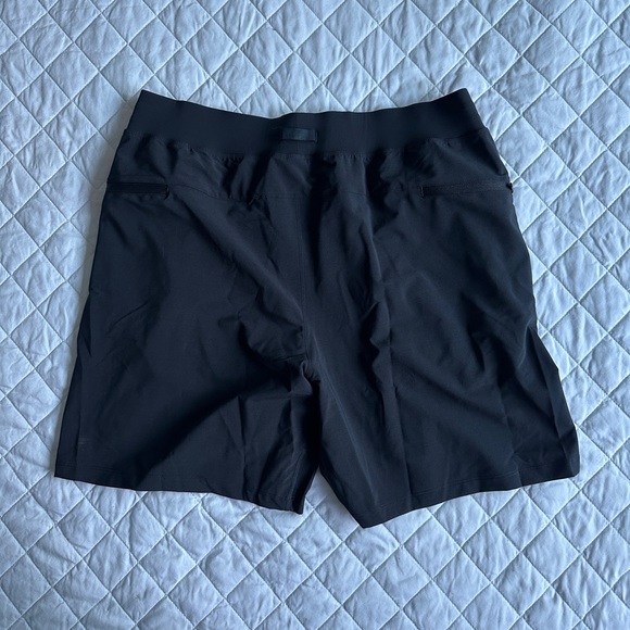 Fabletics “The Franchise Short” with Zippered Pockets, Brand New - Picture 2 of 4